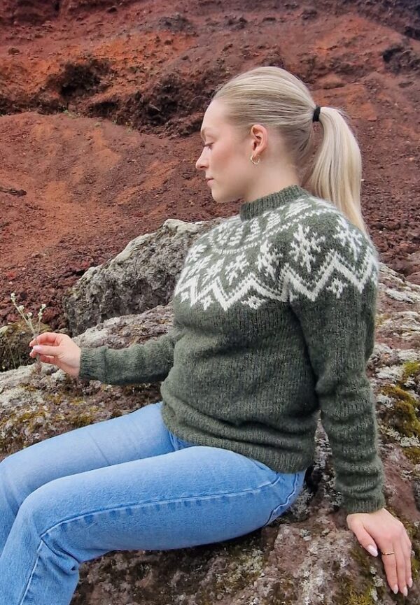 December Sweater (EN) - Image 2