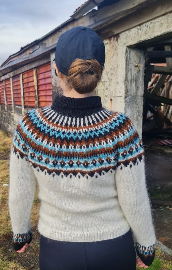 Hraunfossar Sweater (EN) - Image 2