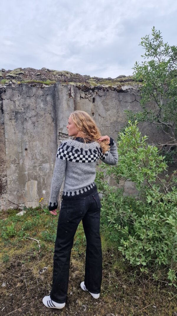 Tafl Sweater (EN) - Image 2